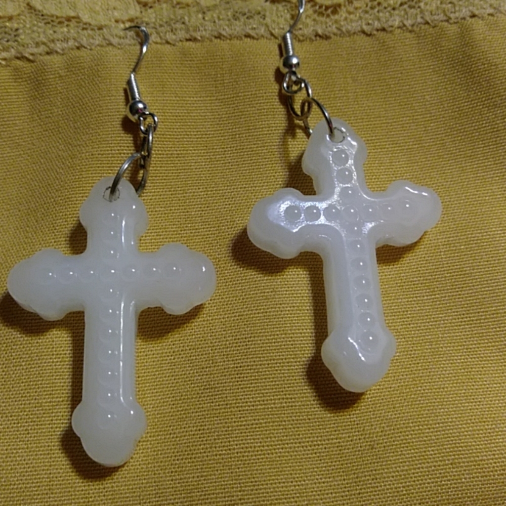 NWT-**SALE** Wh. JADE CROSS EARRINGS S.S.